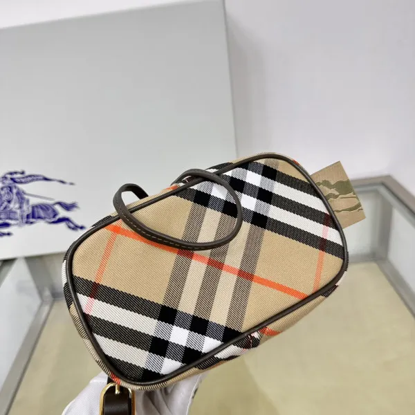 Repladies offers premium fake Louis bags at unbeatable prices. Our products are cheap because we focus on direct sales Burberry Mini Check Drawstring Pouch​ 0119