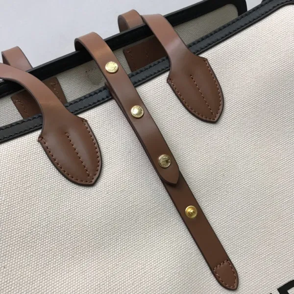 Repladies offers premium fake Louis bags at unbeatable prices. Our products are cheap because we focus on direct sales BURBERRY The Medium Soft Cotton Canvas Belt Bag 0119