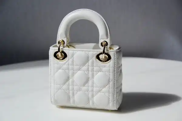 Repladies offers premium fake Louis bags at unbeatable prices. Our products are cheap because we focus on direct sales LADY DIRO MINI -17-15-7CM 0122