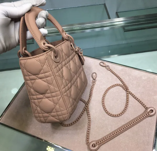 Repladies offers premium fake Louis bags at unbeatable prices. Our products are cheap because we focus on direct sales LADY DIRO ULTRA MATTE 0113