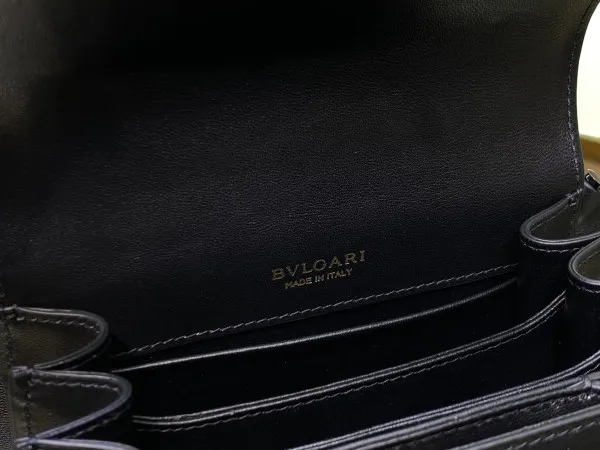 Repladies offers premium fake Louis bags at unbeatable prices. Our products are cheap because we focus on direct sales BVLGARI SERPENTI FOREVER TOP HANDLE-18CM 0117