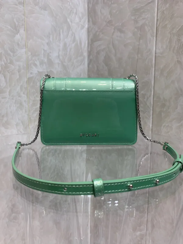 Repladies offers premium fake Louis bags at unbeatable prices. Our products are cheap because we focus on direct sales BVLGARI SERPENTI FOREVER CROSSBODY BAG 0117