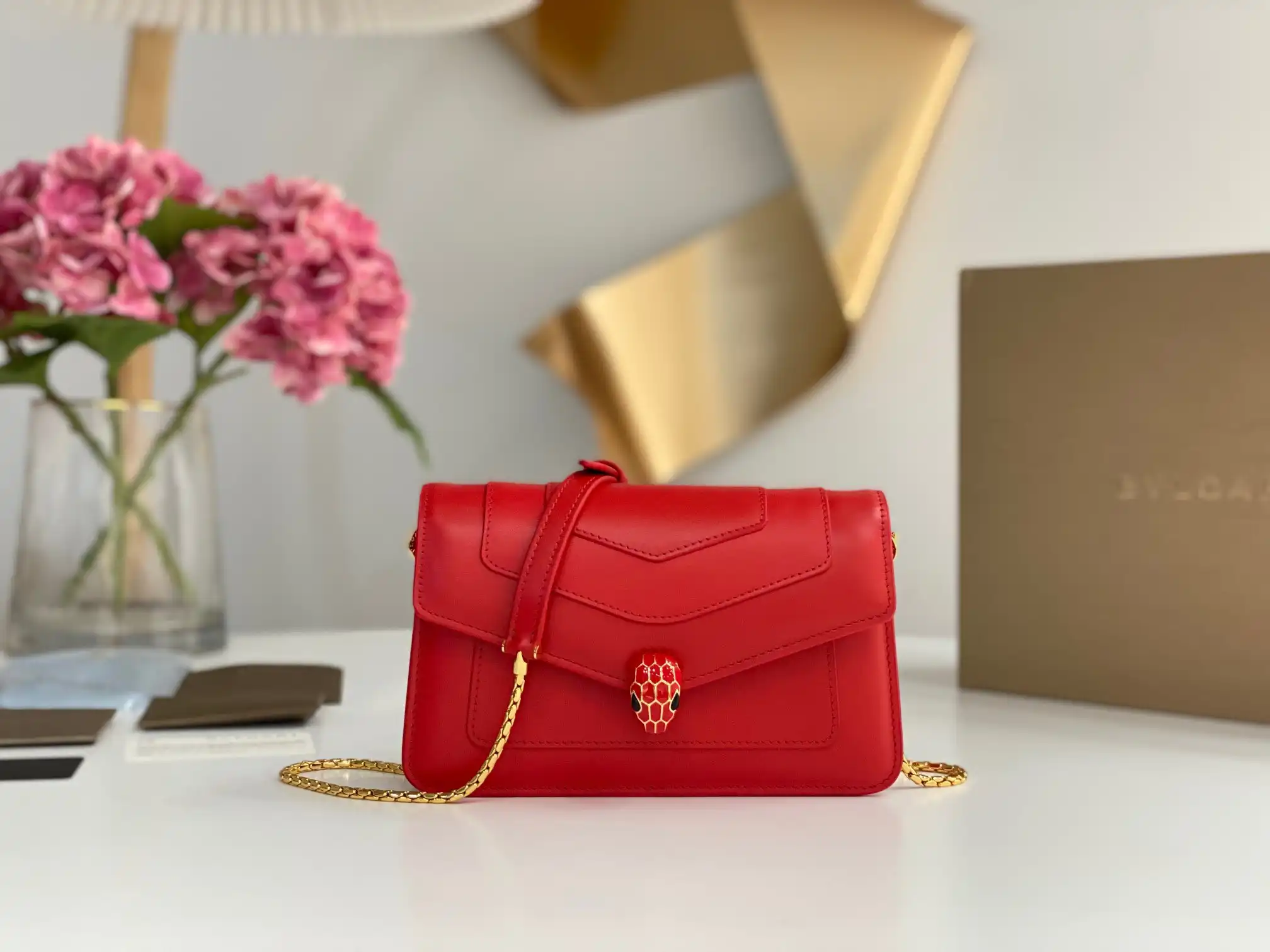 Repladies offers premium fake Louis bags at unbeatable prices. Our products are cheap because we focus on direct sales BVLGARI SERPENTI FOREVER 0129