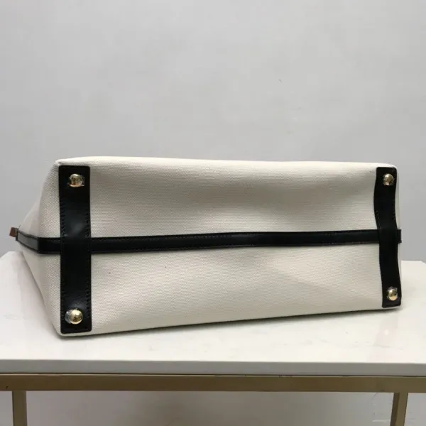 Repladies offers premium fake Louis bags at unbeatable prices. Our products are cheap because we focus on direct sales BURBERRY The Medium Soft Cotton Canvas Belt Bag 0119