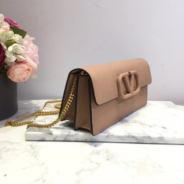 Repladies offers premium fake Louis bags at unbeatable prices. Our products are cheap because we focus on direct sales VALENTINO GARAVANI VSLING GRAINY CALFSKIN WALLET WITH CHAIN STRAP 0120