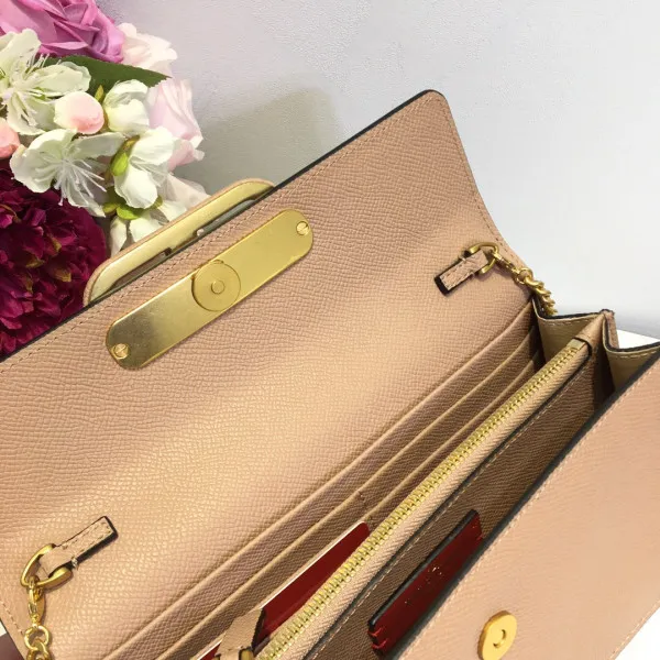 Repladies offers premium fake Louis bags at unbeatable prices. Our products are cheap because we focus on direct sales VALENTINO GARAVANI VSLING GRAINY CALFSKIN WALLET WITH CHAIN STRAP 0120