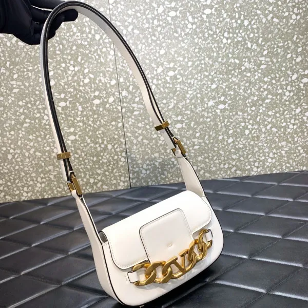 Repladies offers premium fake Louis bags at unbeatable prices. Our products are cheap because we focus on direct sales VALENTINO VLOGO CHAIN SMALL CALFSKIN SHOULDER BAG 0120