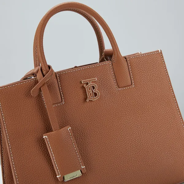 You get luxury for less. Shop now for the best deals on fake Louis bags. BURBERRY Small Frances Bag 0119