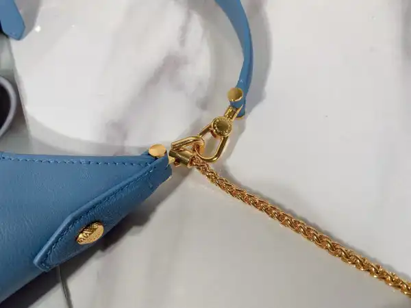 Repladies offers premium fake Louis bags at unbeatable prices. Our products are cheap because we focus on direct sales BVLGARI SERPENTI ELLIPSE CROSSBODY BAG 0129