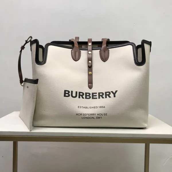 Repladies offers premium fake Louis bags at unbeatable prices. Our products are cheap because we focus on direct sales BURBERRY The Medium Soft Cotton Canvas Belt Bag 0119