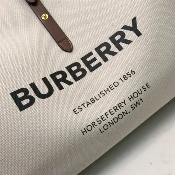 Repladies offers premium fake Louis bags at unbeatable prices. Our products are cheap because we focus on direct sales BURBERRY The Medium Soft Cotton Canvas Belt Bag 0119