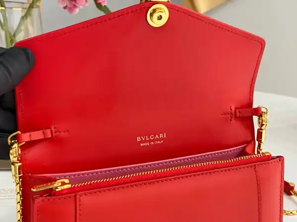 Repladies offers premium fake Louis bags at unbeatable prices. Our products are cheap because we focus on direct sales BVLGARI SERPENTI FOREVER 0129