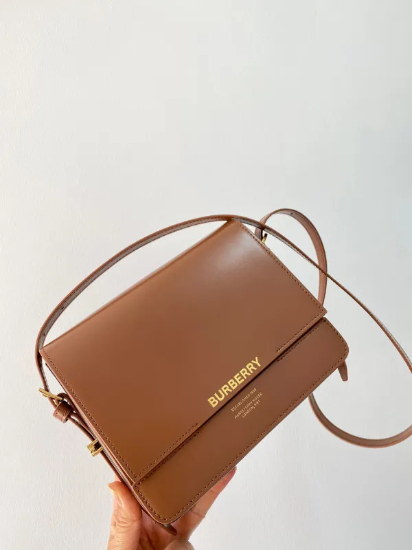 Repladies offers premium fake Louis bags at unbeatable prices. Our products are cheap because we focus on direct sales BURBERRY Small Leather Grace Bag 0119