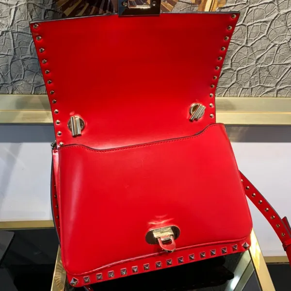 You get luxury for less. Shop now for the best deals on fake Louis bags. VALENTINO ROCKSTUD SMOOTH CALFSKIN CROSSBODY BAG 0120