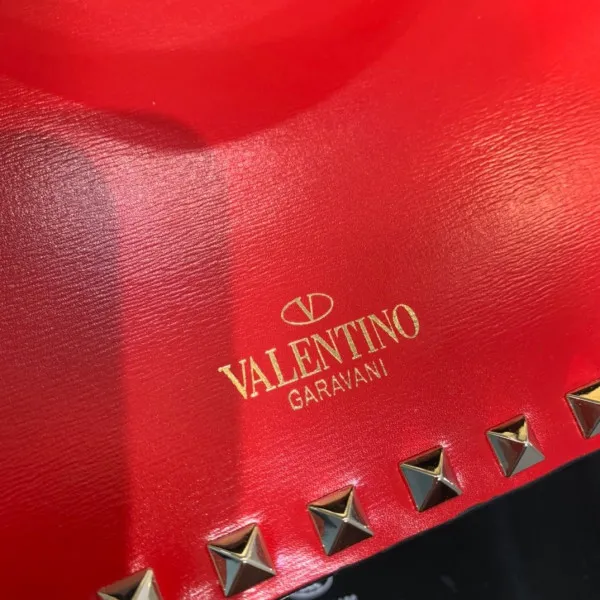 You get luxury for less. Shop now for the best deals on fake Louis bags. VALENTINO ROCKSTUD SMOOTH CALFSKIN CROSSBODY BAG 0120