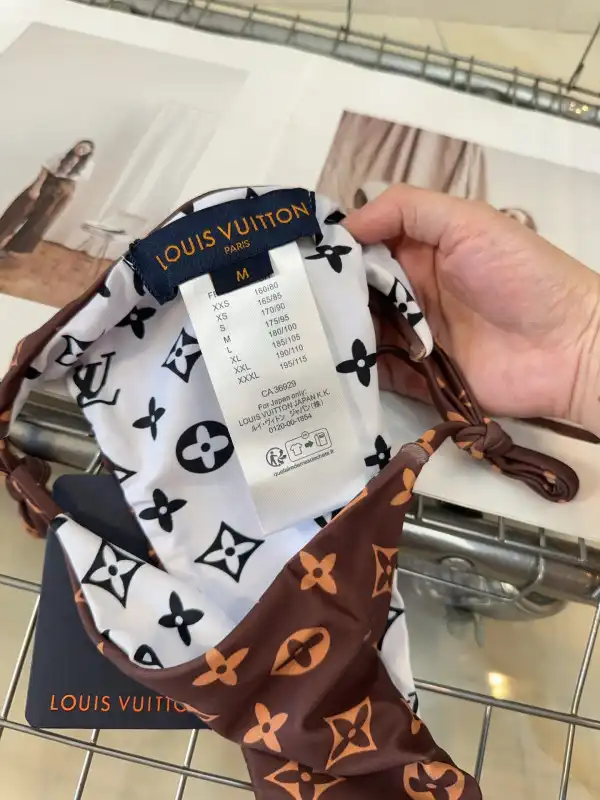 Repladies offers premium fake Louis bags at unbeatable prices. Our products are cheap because we focus on direct sales LOUIS VUITTON Swimsuit 0124