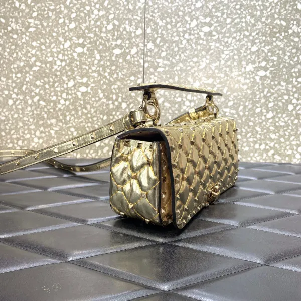 Repladies offers premium fake Louis bags at unbeatable prices. Our products are cheap because we focus on direct sales VALENTINO ROCKSTUD SPIKE SHOULDER BAG IN CRACKLE-EFFECT METALLIC 0120