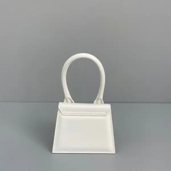 Repladies offers premium fake Louis bags at unbeatable prices. Our products are cheap because we focus on direct sales JACQUEMUS Le Chiquito Mini Bag 0124