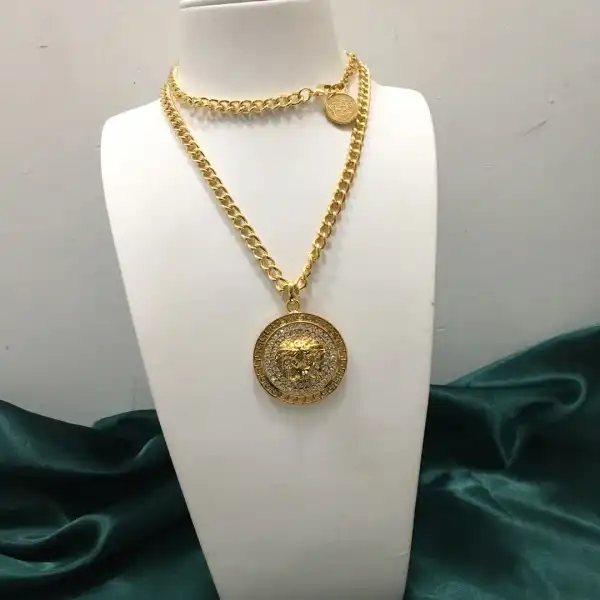 Eliminating the middleman and passing on savings to you. With massive production and tax-free benefits VERSACE NECKLACE 0124