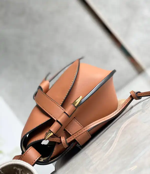 You get luxury for less. Shop now for the best deals on fake Louis bags. Lowee Small Gate bag 0205