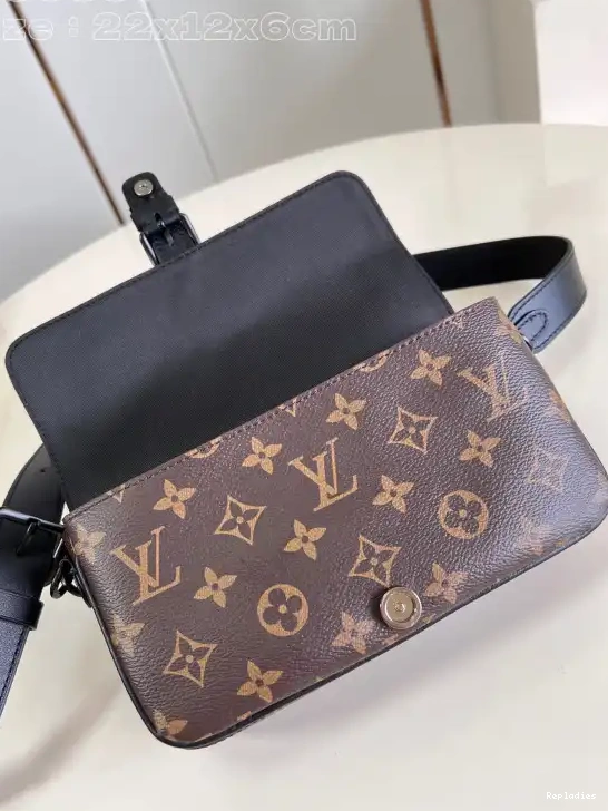 Eliminating the middleman and passing on savings to you. With massive production and tax-free benefits Wearable Montsouris Wallet LOUIS VUITTON 0208