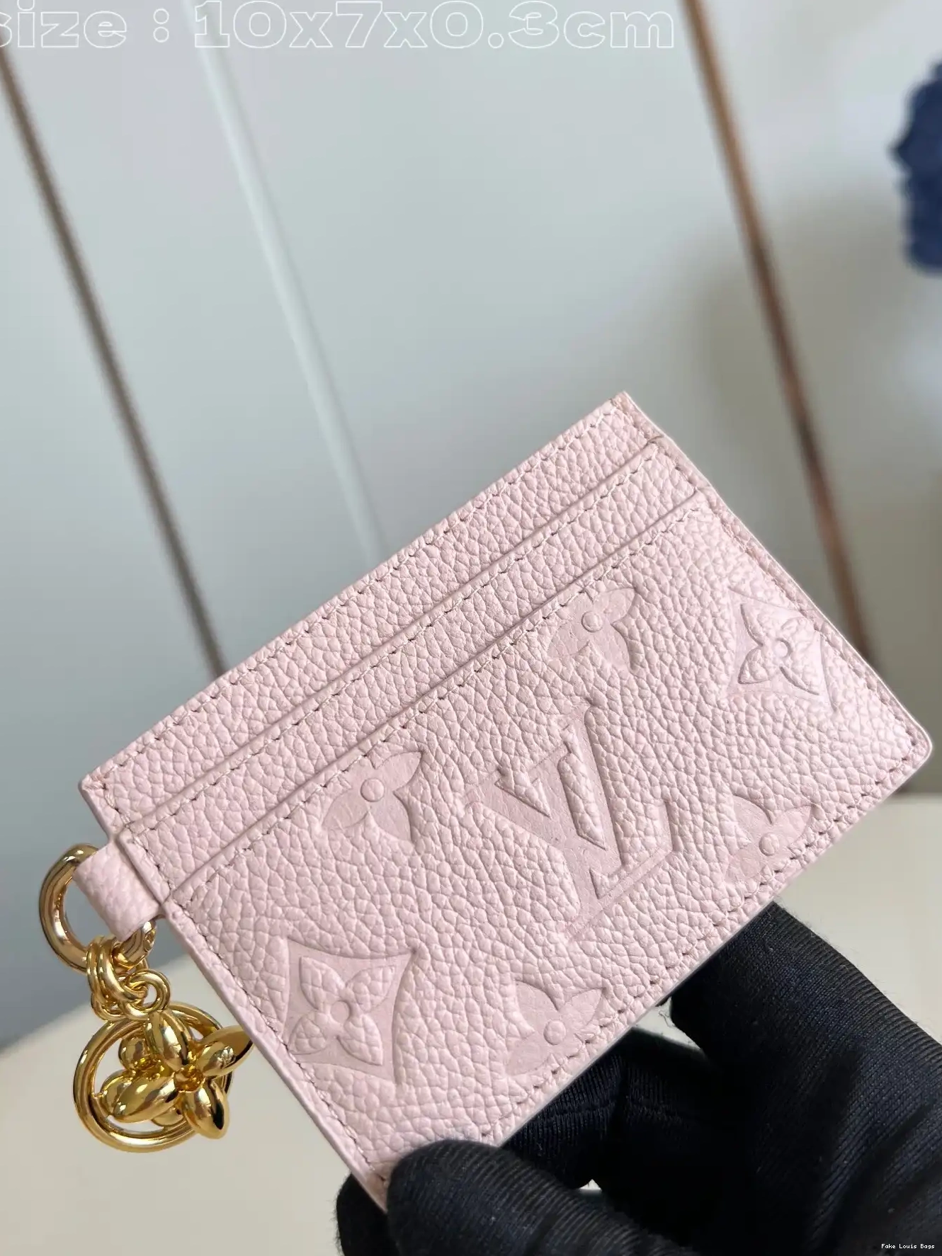 Repladies offers premium fake Louis bags at unbeatable prices. Our products are cheap because we focus on direct sales VUITTON Charms CARD HOLDER-10.2*7.3*0.3CM LOUIS 0216