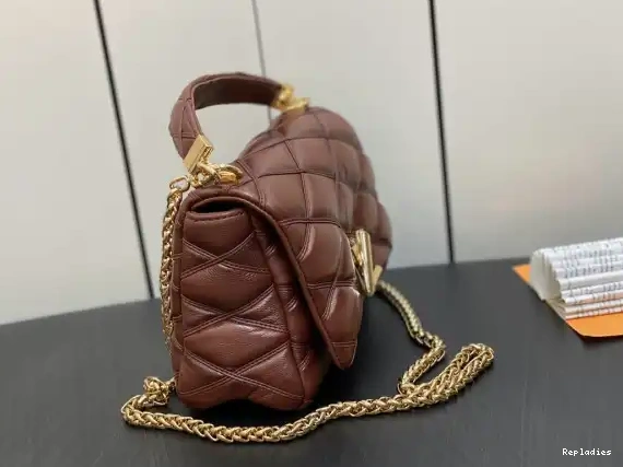 Repladies offers premium fake Louis bags at unbeatable prices. Our products are cheap because we focus on direct sales VUITTON GO-14 MM LOUIS 0212