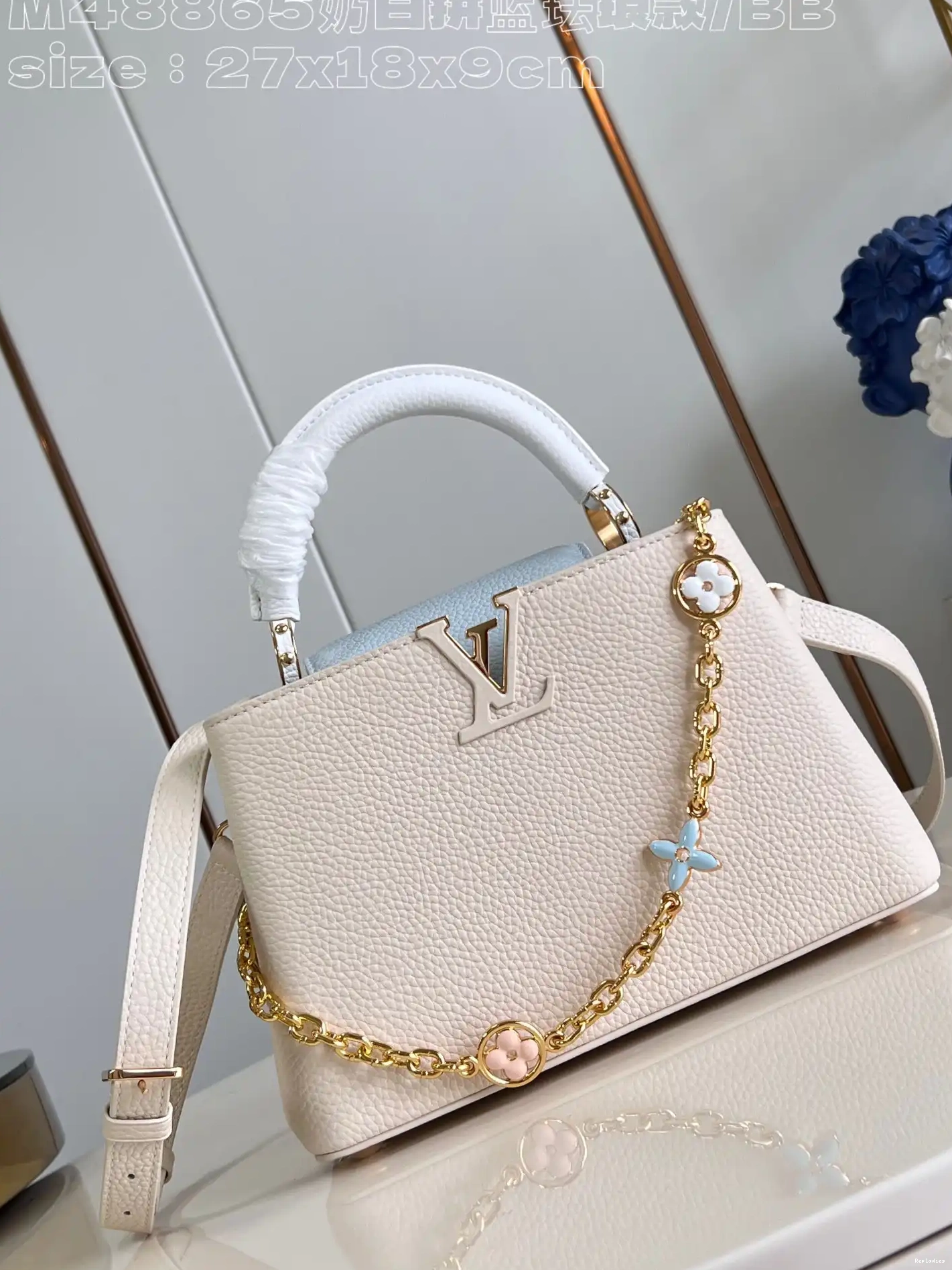 Repladies offers premium fake Louis bags at unbeatable prices. Our products are cheap because we focus on direct sales BB-27*18*9CM VUITTON CAPUCINES LOUIS 0214