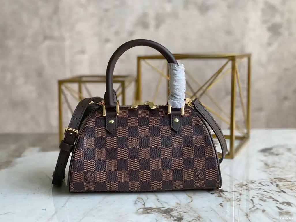 Eliminating the middleman and passing on savings to you. With massive production and tax-free benefits BAG LOUIS VUITTON VINTAGE 0225