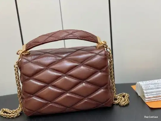 Repladies offers premium fake Louis bags at unbeatable prices. Our products are cheap because we focus on direct sales VUITTON GO-14 MM LOUIS 0212