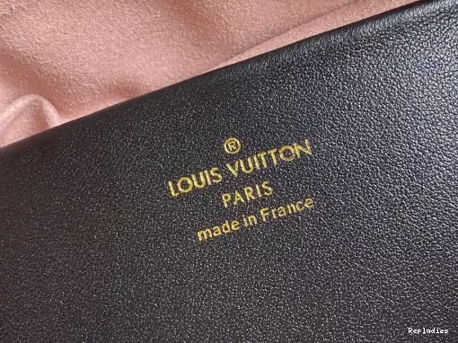 Eliminating the middleman and passing on savings to you. With massive production and tax-free benefits SPEEDY 22 LOUIS VUITTON BANDOULIÈRE 0224