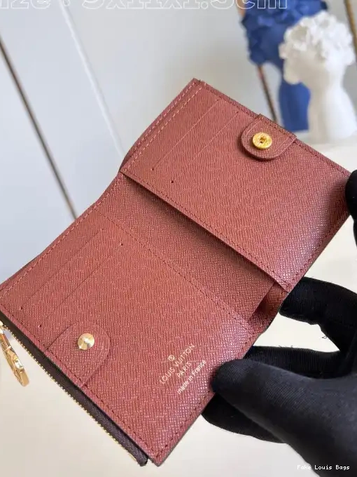 Repladies offers premium fake Louis bags at unbeatable prices. Our products are cheap because we focus on direct sales Wallet Louis Vuitton Lisa 0227