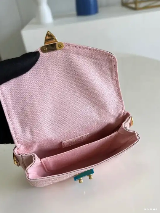 Repladies offers premium fake Louis bags at unbeatable prices. Our products are cheap because we focus on direct sales Vuitton MICRO Louis METIS 0217