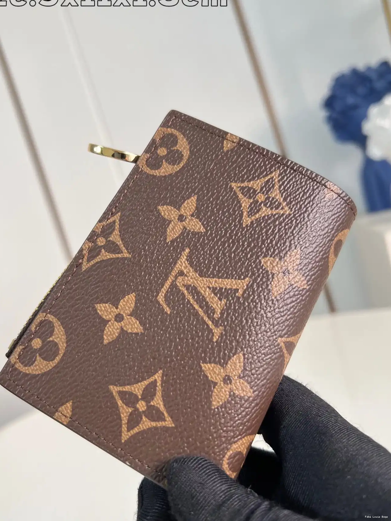 Eliminating the middleman and passing on savings to you. With massive production and tax-free benefits LOUIS - 9*11.5*1.5CM Lisa Wallet VUITTON 0221