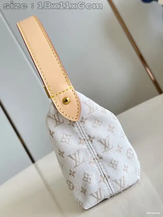 Repladies offers premium fake Louis bags at unbeatable prices. Our products are cheap because we focus on direct sales Pochette Vuitton Hills Louis 0215