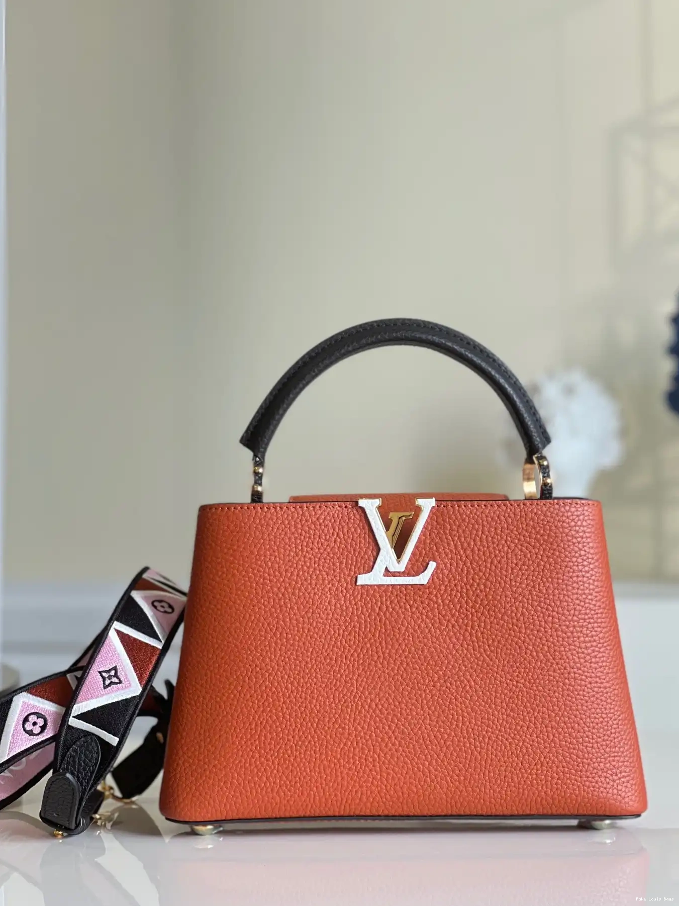 Repladies offers premium fake Louis bags at unbeatable prices. Our products are cheap because we focus on direct sales LOUIS VUITTON CAPUCINES BB 0218