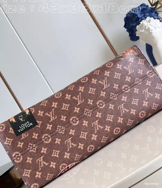 You get luxury for less. Shop now for the best deals on fake Louis bags. TOTE VUITTON Voyage ONTHEGO LOUIS BAG-43*33*18.5cm 0224