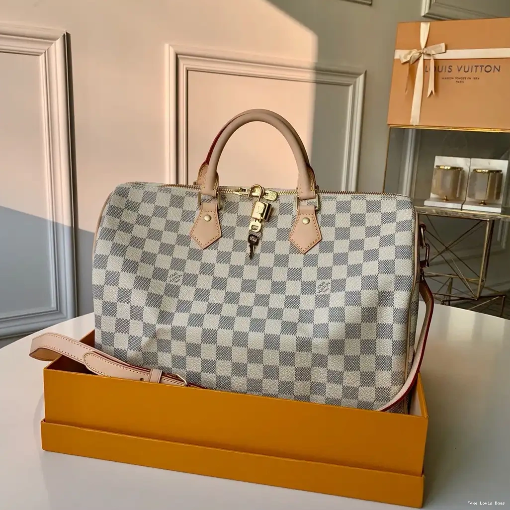 Repladies offers premium fake Louis bags at unbeatable prices. Our products are cheap because we focus on direct sales BANDOULIÈRE Louis 35 Vuitton SPEEDY 0228