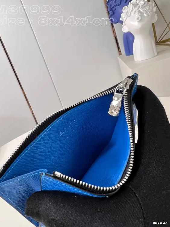 Repladies offers premium fake Louis bags at unbeatable prices. Our products are cheap because we focus on direct sales CARD VUITTON HOLDER-8*14.5*1CM LOUIS COIN 0214