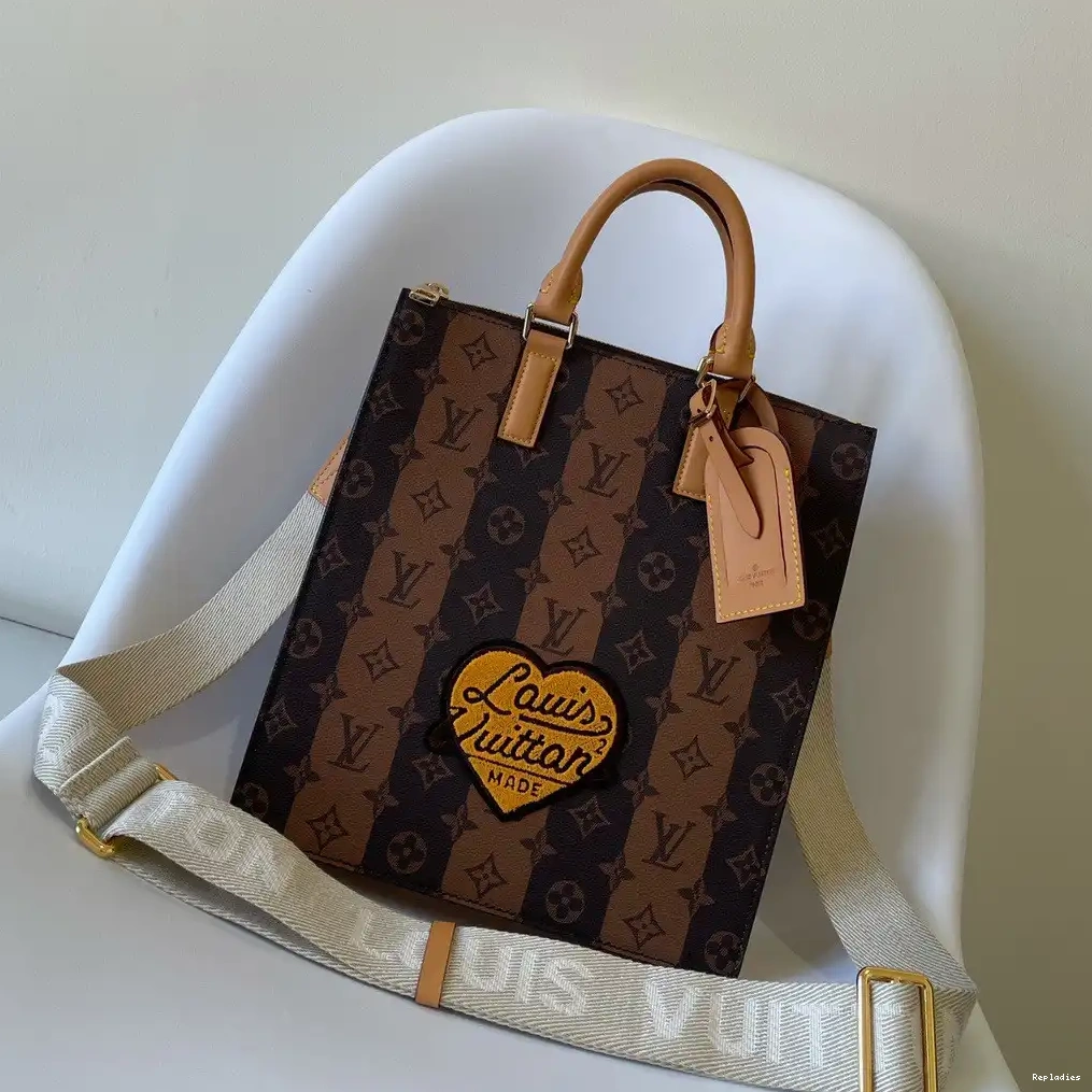 You get luxury for less. Shop now for the best deals on fake Louis bags. SAC VUITTON PLAT CROSS LOUIS 0219