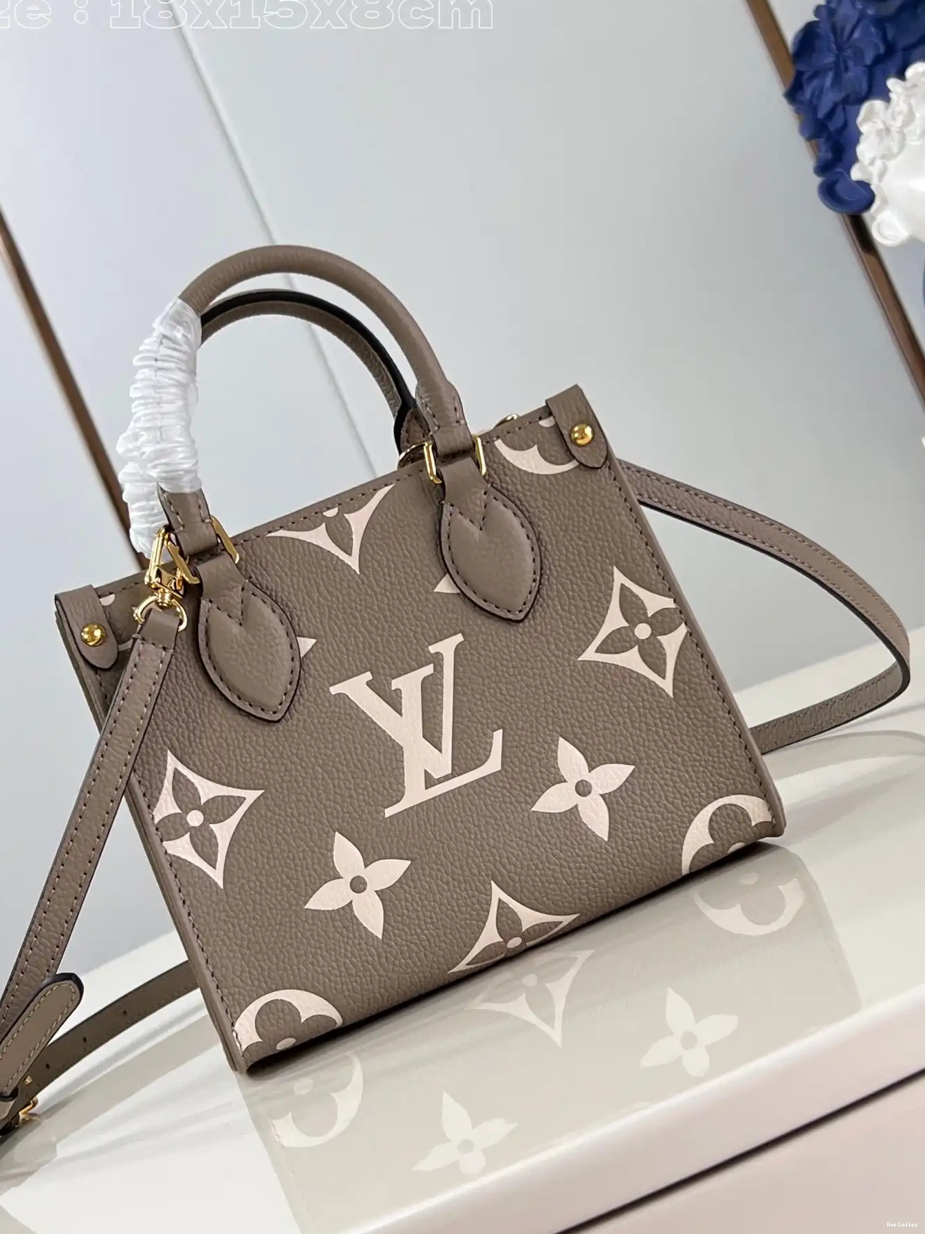 You get luxury for less. Shop now for the best deals on fake Louis bags. LOUIS ONTHEGO VUITTON BB-18*15*8.5cm 0214