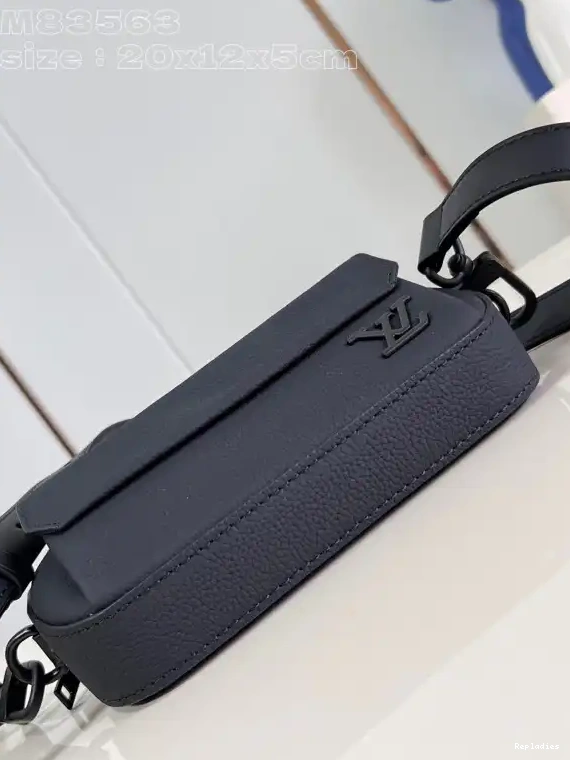 Repladies offers premium fake Louis bags at unbeatable prices. Our products are cheap because we focus on direct sales LOUIS Wallet-20*12*5.5CM Pilot Wearable VUITTON 0224