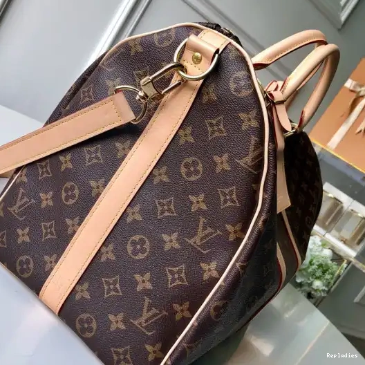 Eliminating the middleman and passing on savings to you. With massive production and tax-free benefits BANDOULIÈRE KEEPALL LOUIS VUITTON 50 0223