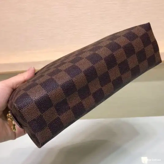 Repladies offers premium fake Louis bags at unbeatable prices. Our products are cheap because we focus on direct sales GM VUITTON POUCH LOUIS COSMETIC 0227