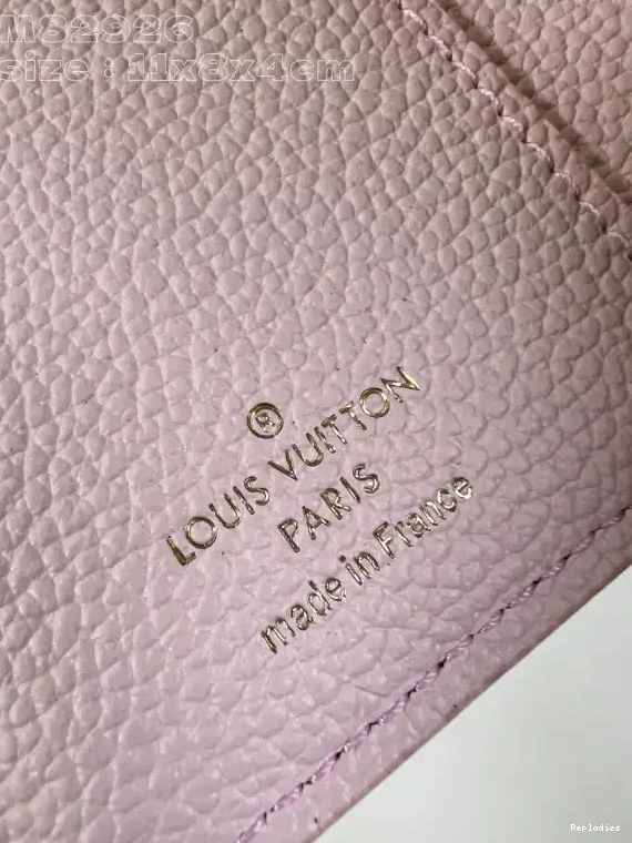 Repladies offers premium fake Louis bags at unbeatable prices. Our products are cheap because we focus on direct sales Louis Métis Vuitton Wallet-11*8*4CM 0216