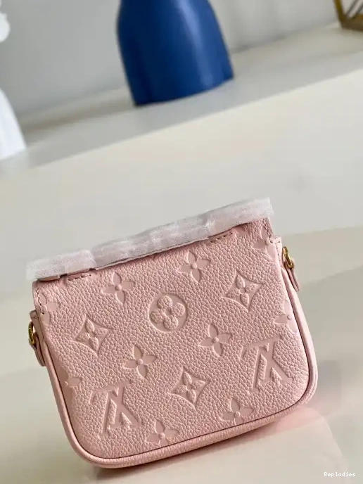 Repladies offers premium fake Louis bags at unbeatable prices. Our products are cheap because we focus on direct sales Vuitton MICRO Louis METIS 0217