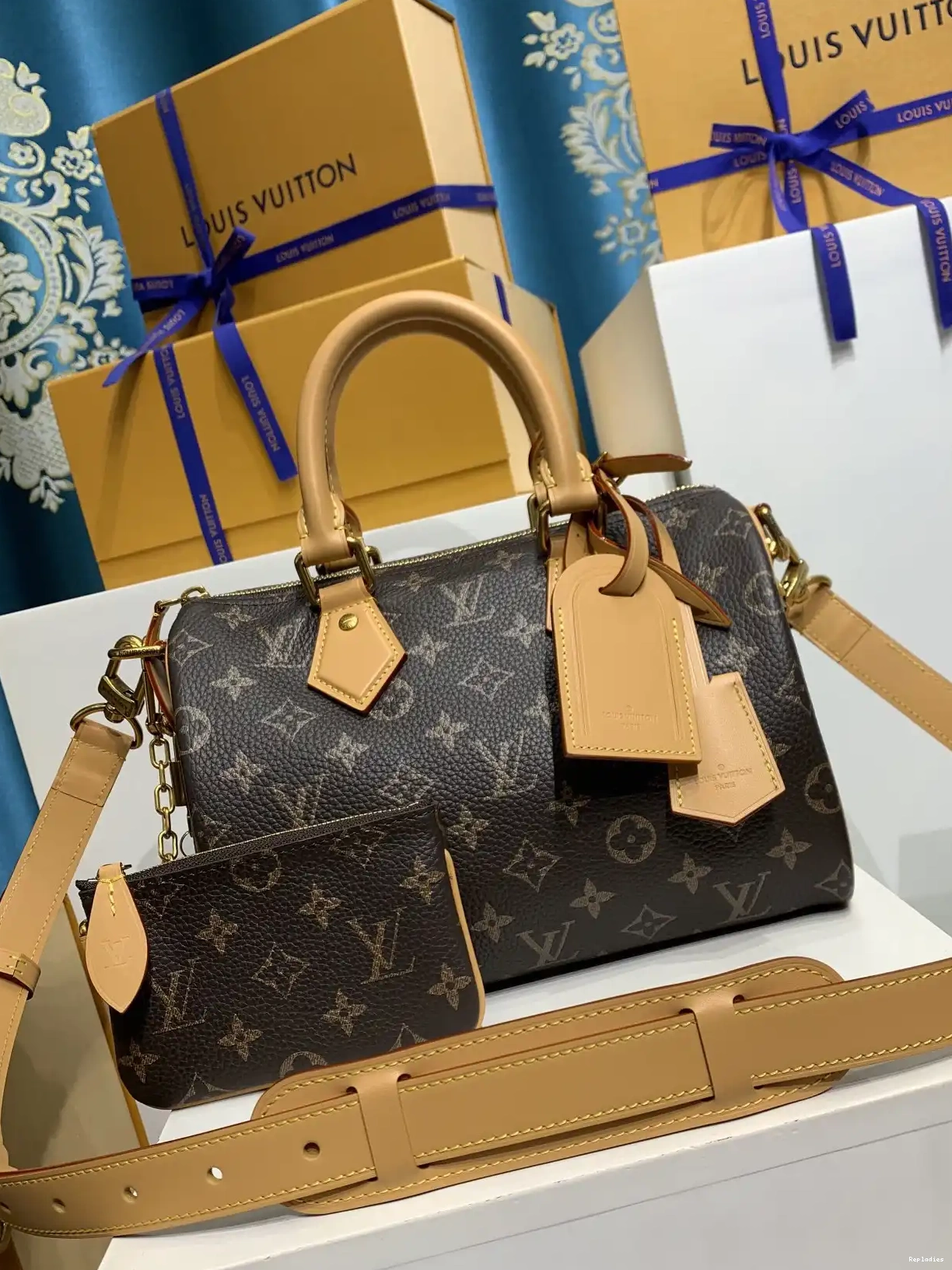 Eliminating the middleman and passing on savings to you. With massive production and tax-free benefits 25 Speedy Bandoulière  VUITTON P9 LOUIS 0227