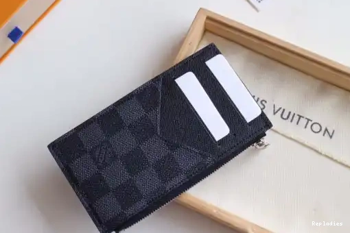 Repladies offers premium fake Louis bags at unbeatable prices. Our products are cheap because we focus on direct sales VUITTON HOLDER COIN CARD LOUIS 0228