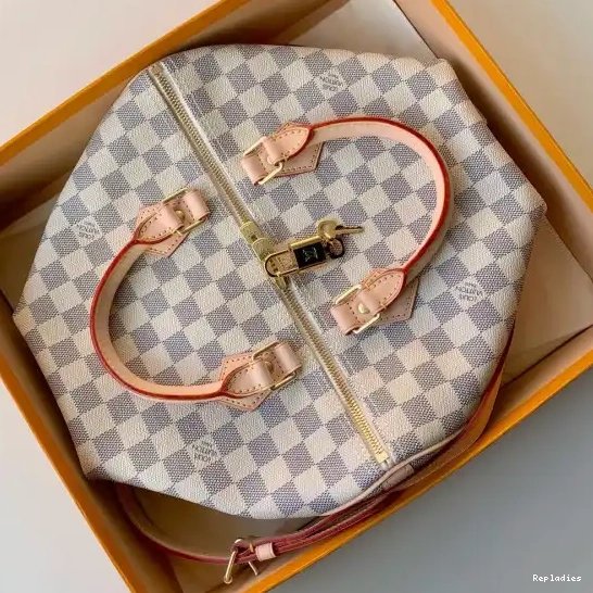 Repladies offers premium fake Louis bags at unbeatable prices. Our products are cheap because we focus on direct sales BANDOULIERE Louis SPEEDY 30 Vuitton 0226