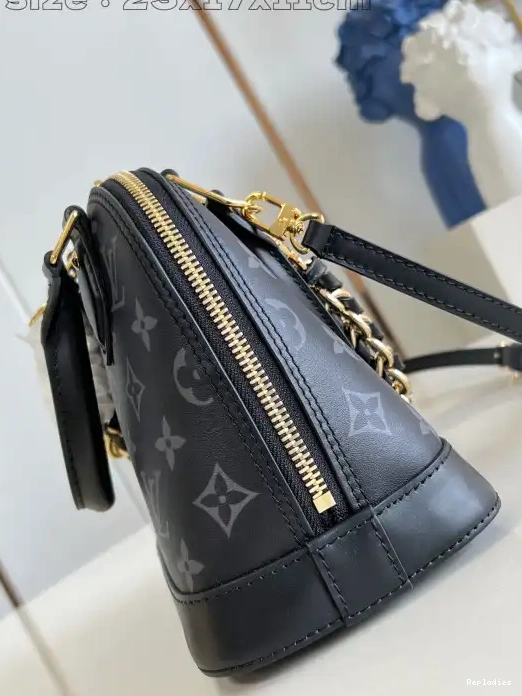 Repladies offers premium fake Louis bags at unbeatable prices. Our products are cheap because we focus on direct sales BB-23.5*17.5*11.5cm ALMA VUITTON LOUIS 0228